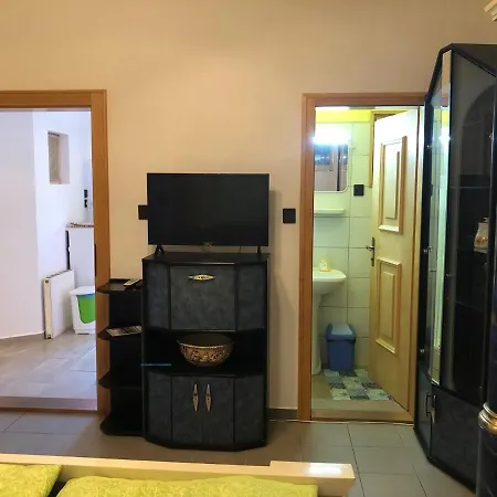 Apartmanhaz *