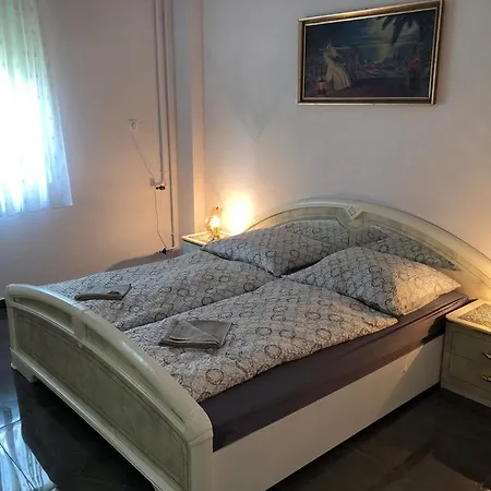 Apartmanhaz * Balatonalmadi