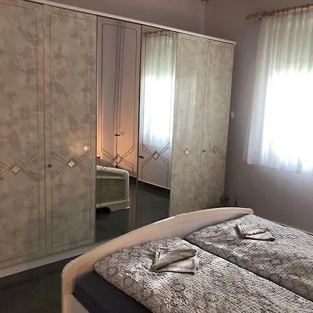Apartmanhaz * Balatonalmadi