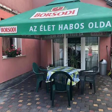 Apartmanhaz *