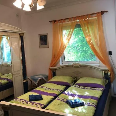 Apartmanhaz Apartment *