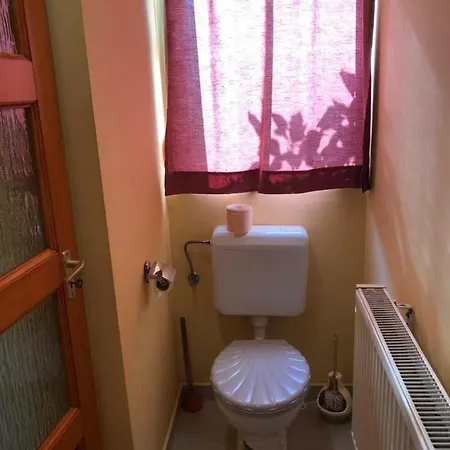 Apartmanhaz *